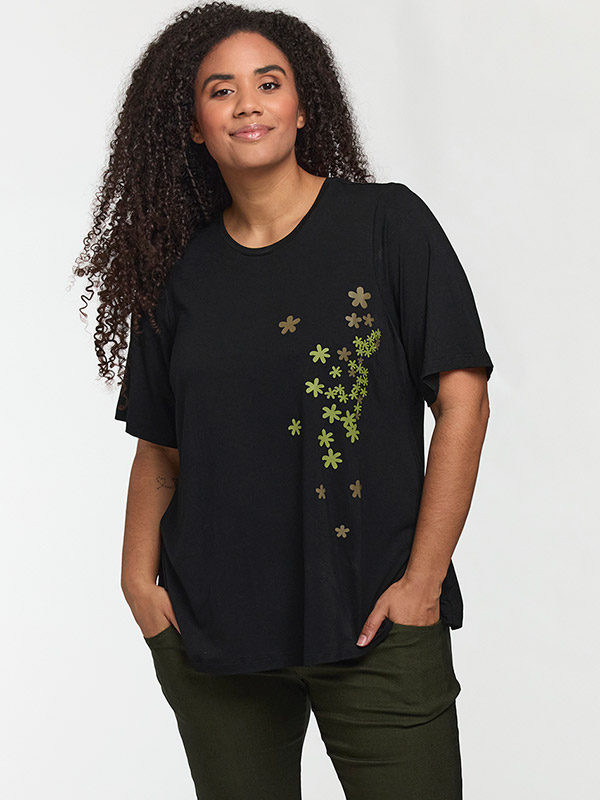 SBELLA - Plus Size T-shirt fra Studio