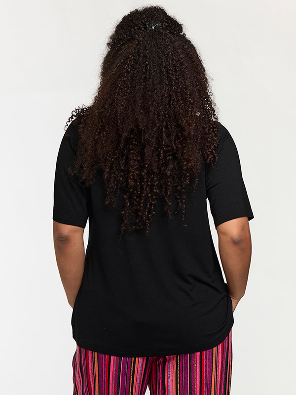 SBELLA - Plus Size T-shirt fra Studio