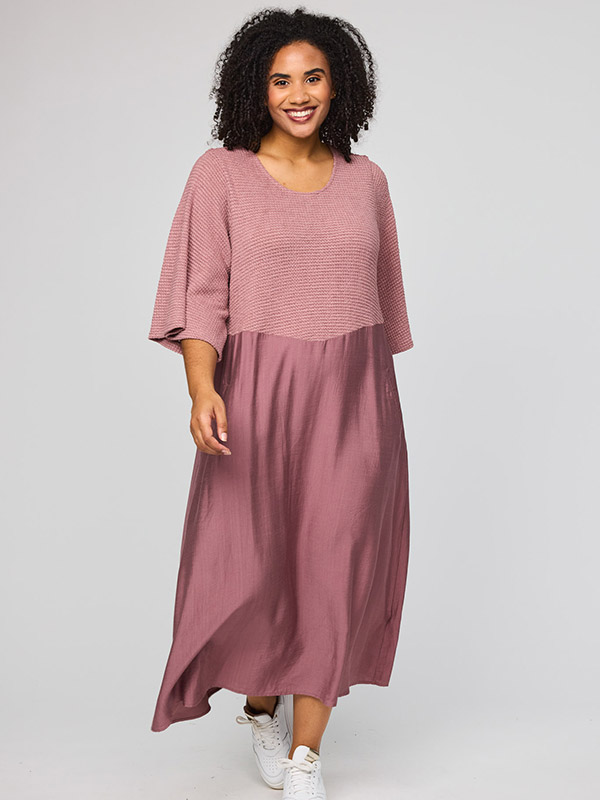 SYRSA - Plus Size Jurk fra Studio