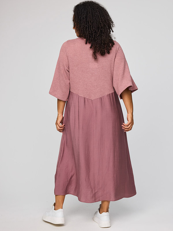 SYRSA - Plus Size Jurk fra Studio