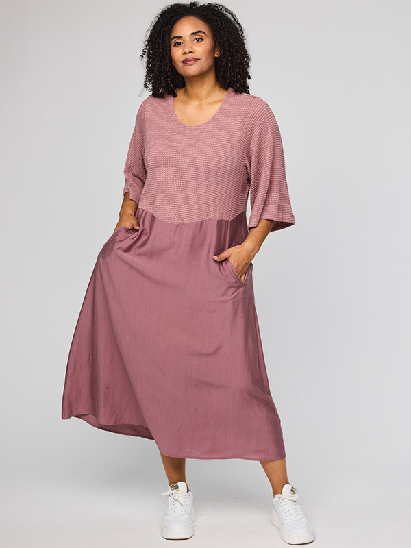 SYRSA - Plus Size Jurk fra Studio