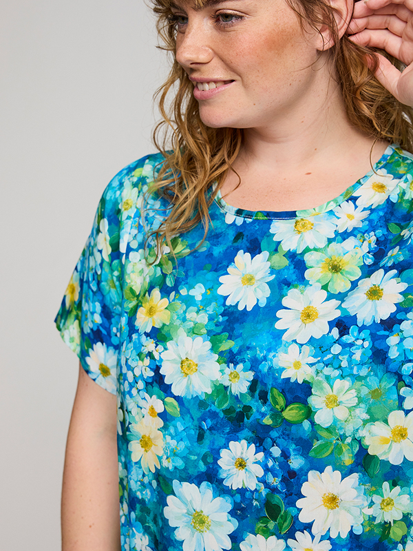 SKIMMA - Plus Size T-shirt fra Studio
