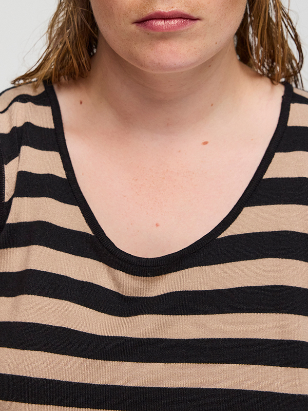 SDOLLY - Plus Size Jurk fra Studio