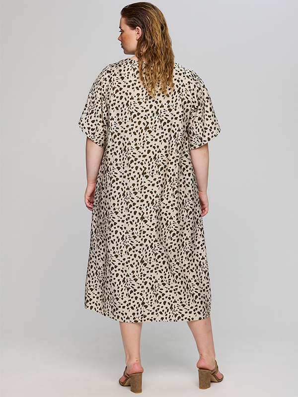 SCARMEN - Plus Size Jurk fra Studio