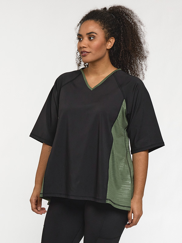 SFITNESS - Plus Size Trainingsblouse fra Studio