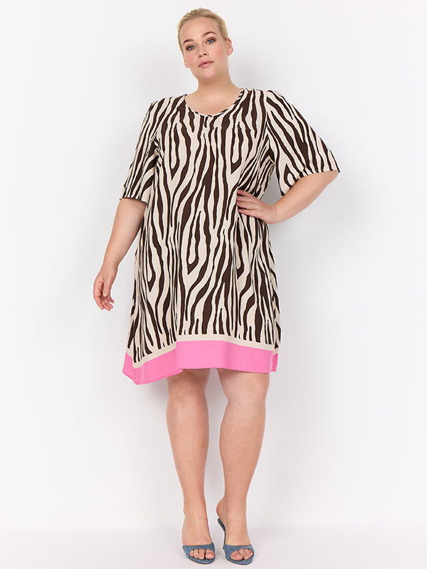 WA-MANDIE - Plus Size Jurk fra Wasabi Concept
