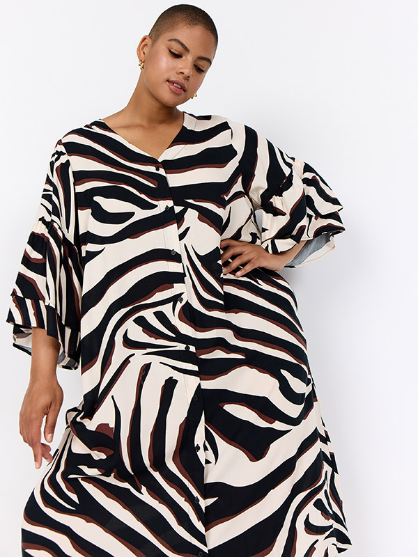 WA-SALMA - Plus Size Jurk fra Wasabi Concept