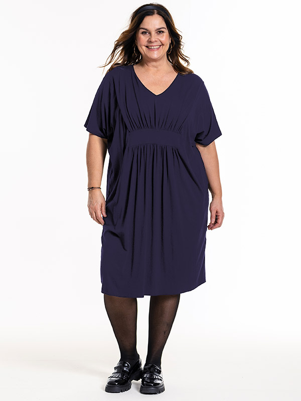 BELINA - Plus Size Jurk fra Gozzip
