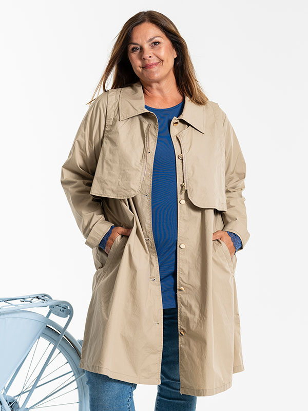 BIRDY - Plus Size Jas fra Gozzip