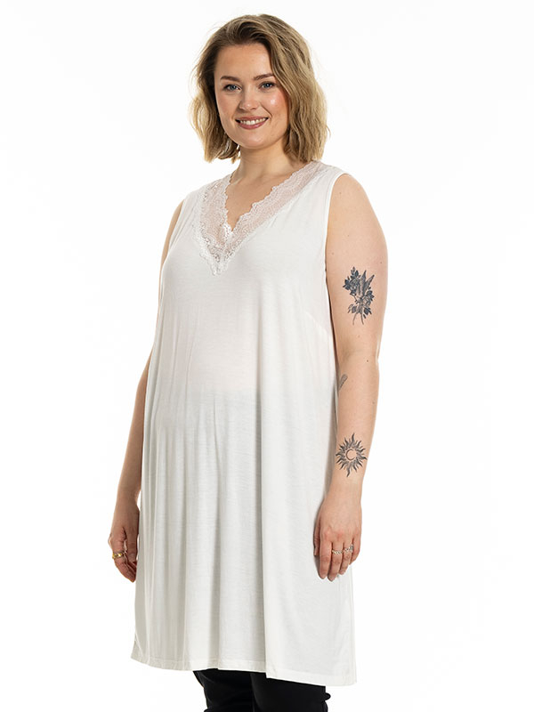 GEOGINA - Plus Size Jurk fra Gozzip