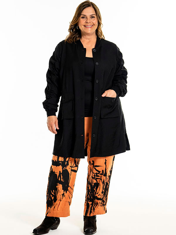 GILA - Plus Size Broek fra Gozzip
