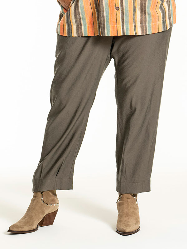 JOA - Plus Size Broek fra Gozzip