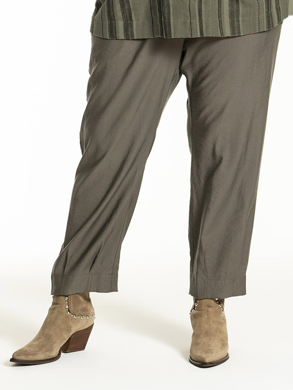 JOA - Plus Size Broek fra Gozzip