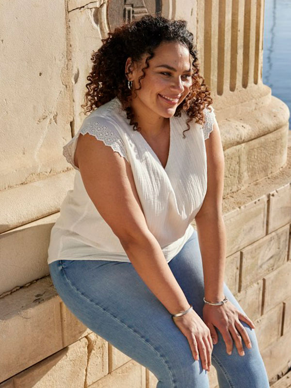 CARTHYRA - Plus Size Blouse fra Only Carmakoma
