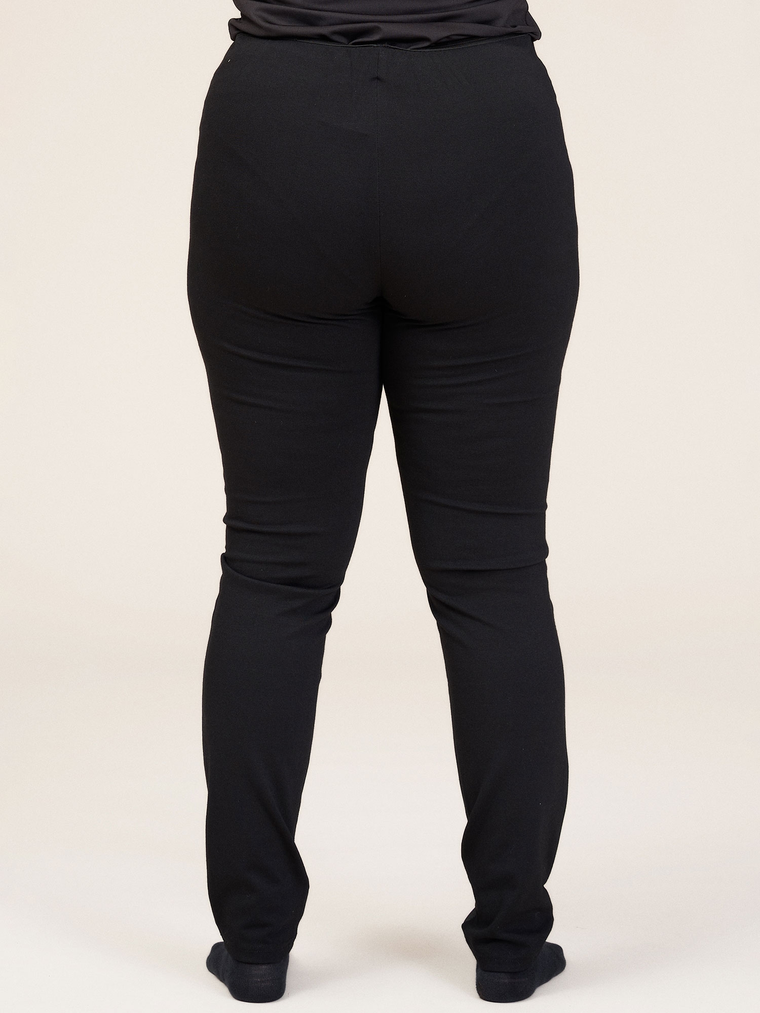 SARA  - Plus Size Broek fra Studio