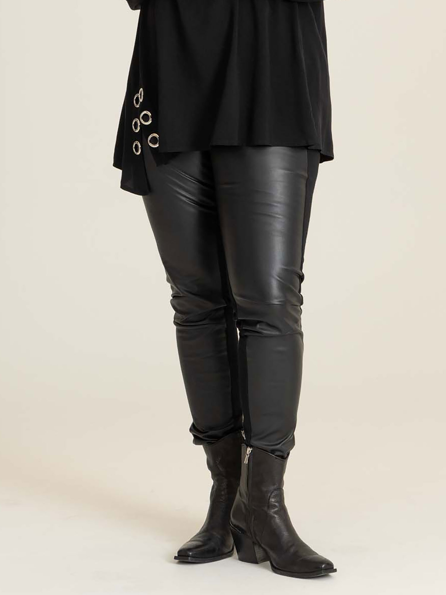 SARA  - Plus Size Broek fra Studio