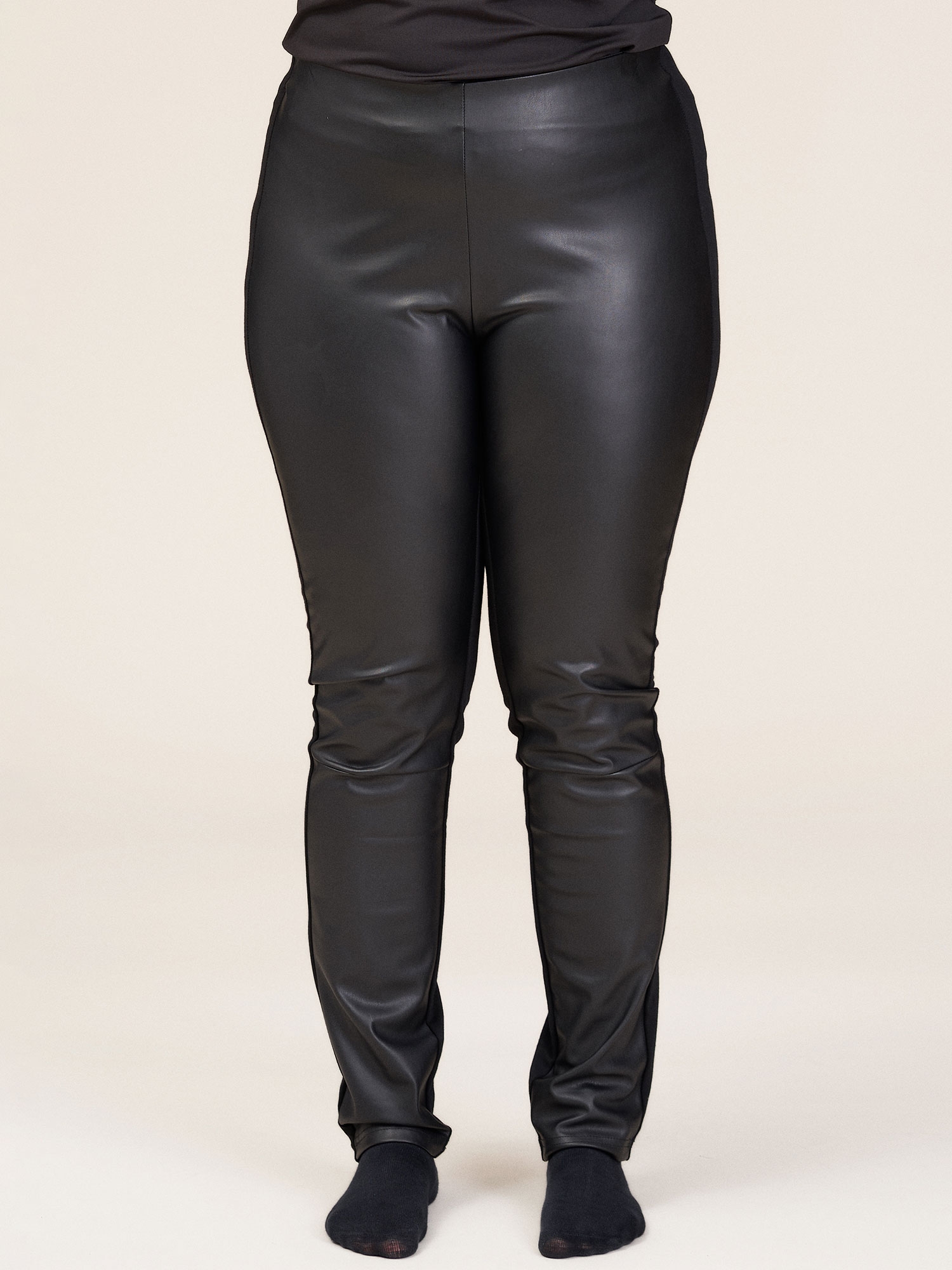 SARA  - Plus Size Broek fra Studio