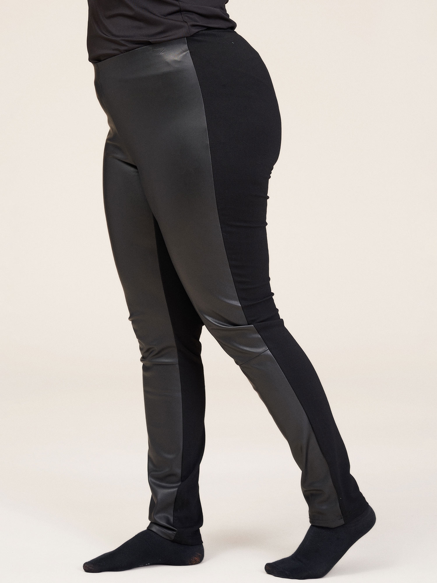 SARA  - Plus Size Broek fra Studio
