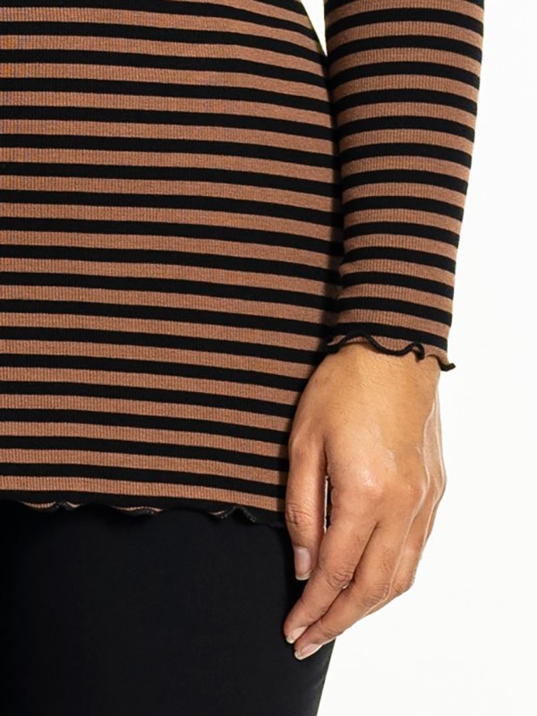 RIB TOP - Plus Size Blouse fra Sandgaard