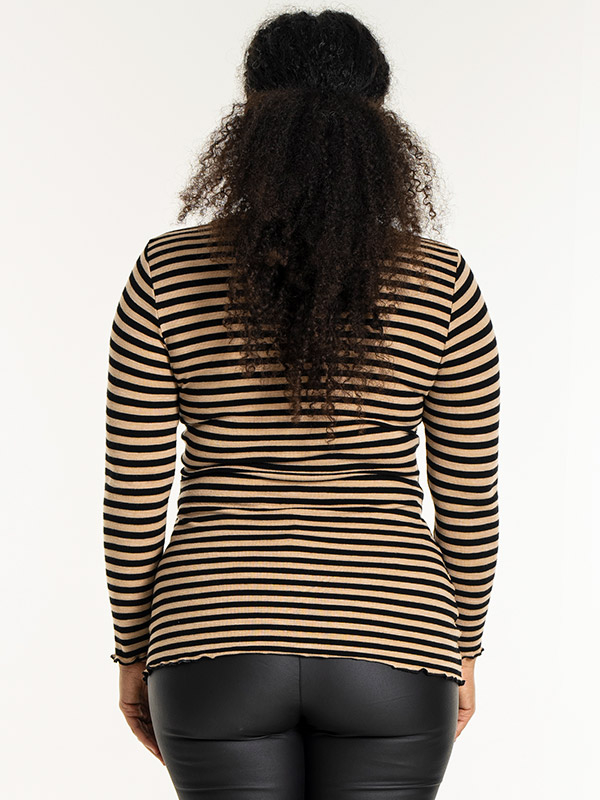 RIB - Plus Size Blouse fra Sandgaard