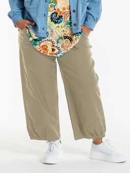 CLARA - Plus Size Broek vanaf Gozzip