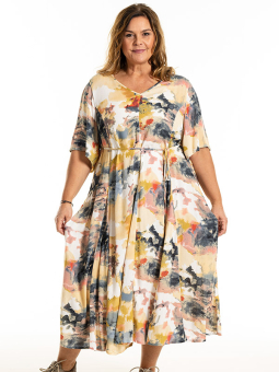 MAJA - Plus Size Jurk vanaf Gozzip