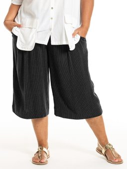 KATALIN - Plus Size Shorts vanaf Gozzip