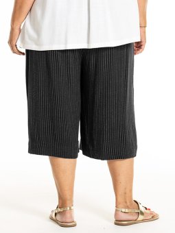 KATALIN - Plus Size Shorts vanaf Gozzip