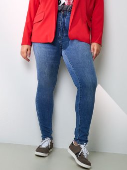 CARICONIC - Plus Size Jeans vanaf Only Carmakoma